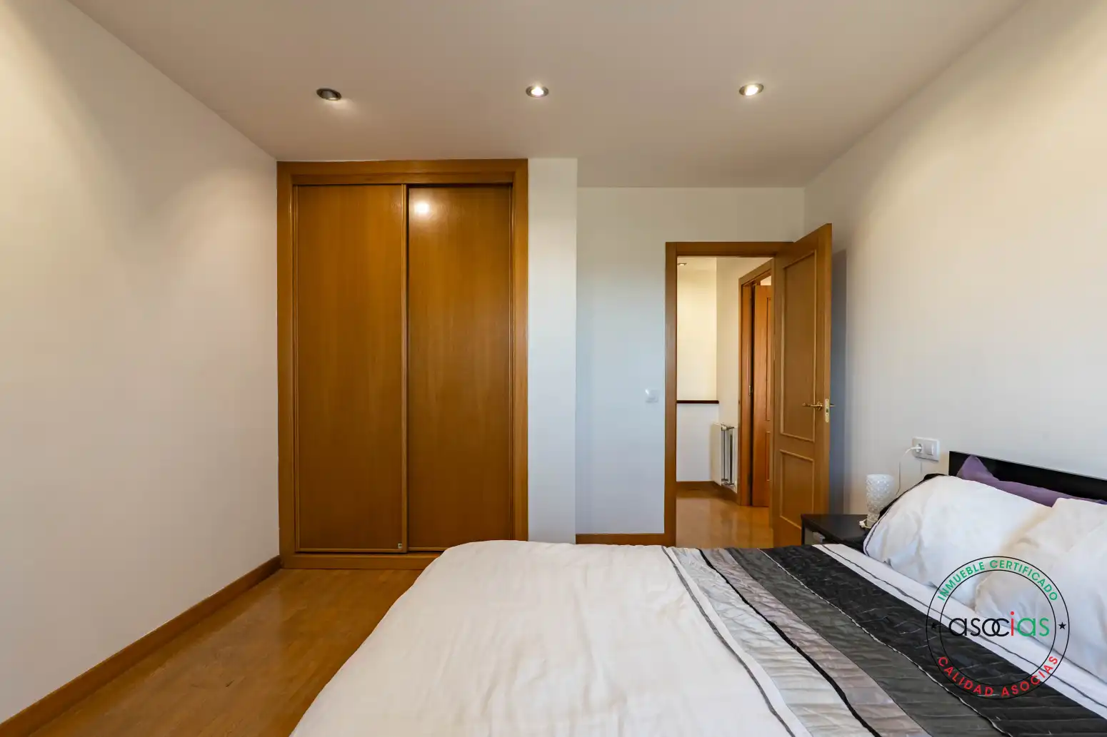 Habitación de Piso en venta en Gijón  con Calefacción, Parquet y Trastero
