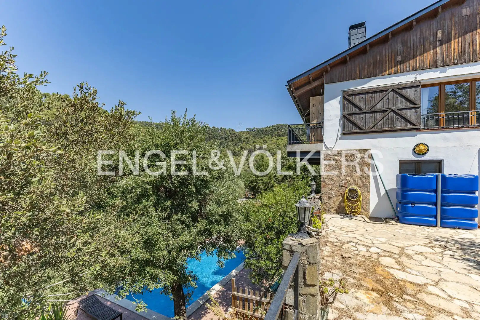 Vista exterior de Casa o xalet en venda en Molins de Rei amb Aire condicionat, Calefacció i Jardí privat