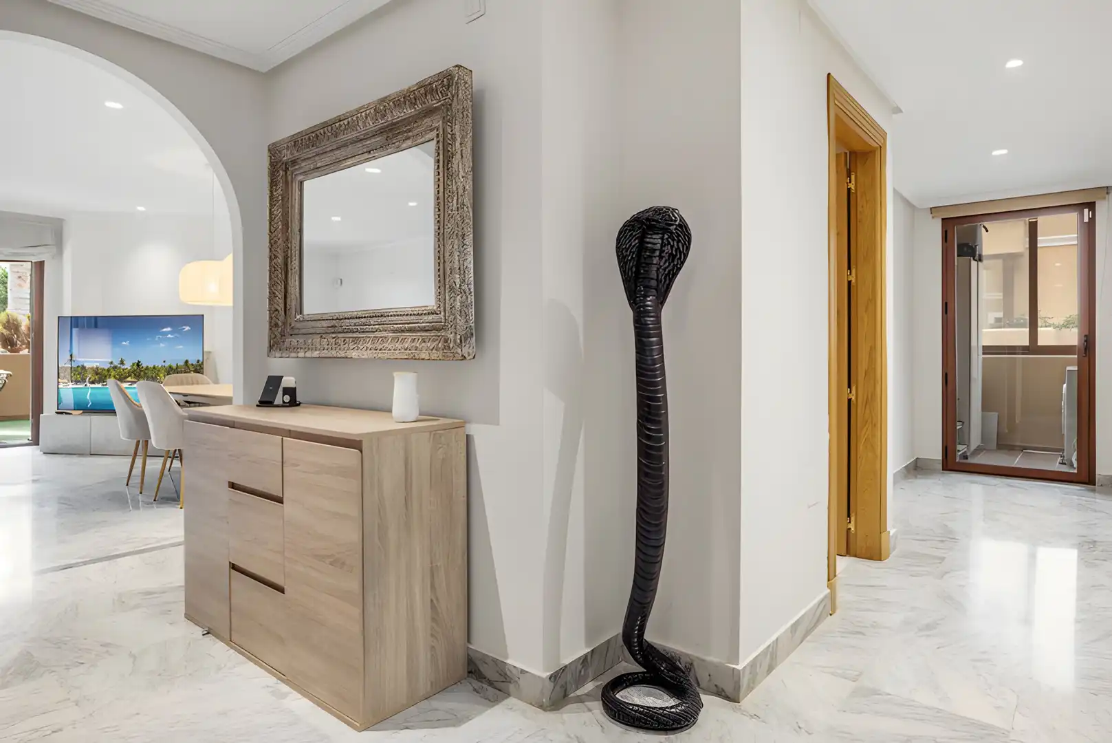 Erdgeschoss zum Verkauf in Marbella mit Klimaanlage, Terrasse und Schwimmbad