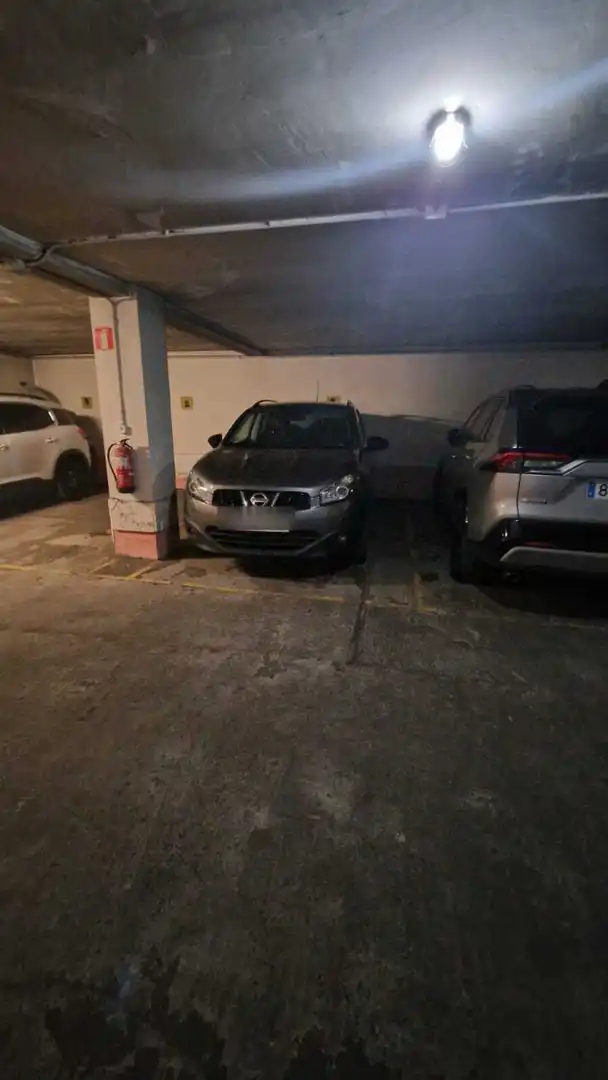 Parking de Piso en venta en León Capital  con Calefacción, Parquet y Terraza