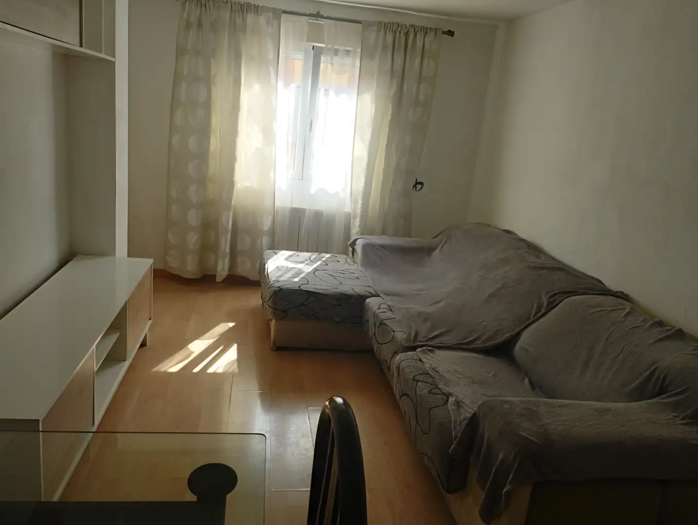 Living room of Flat for sale in Zaragoza  with Heating, Parquet flooring and Furnished