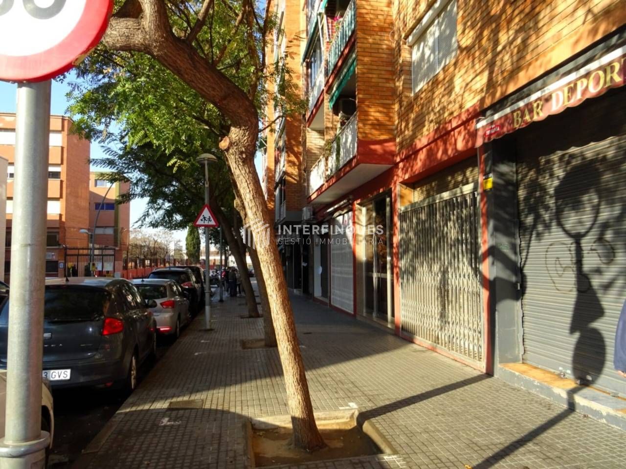 Exterior view of Premises for sale in Santa Coloma de Gramenet  with Air Conditioner