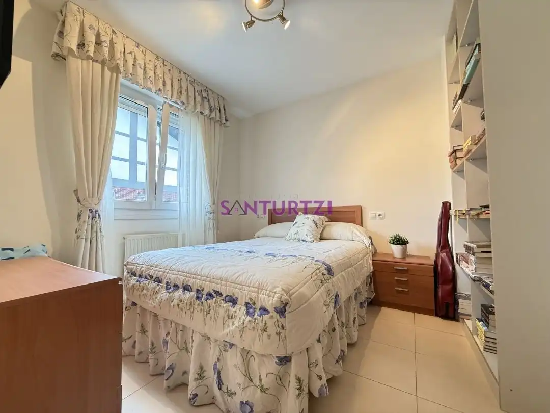 Bedroom of Detached homes for sale in Castro-Urdiales  with Heating, Terrace and Furnished