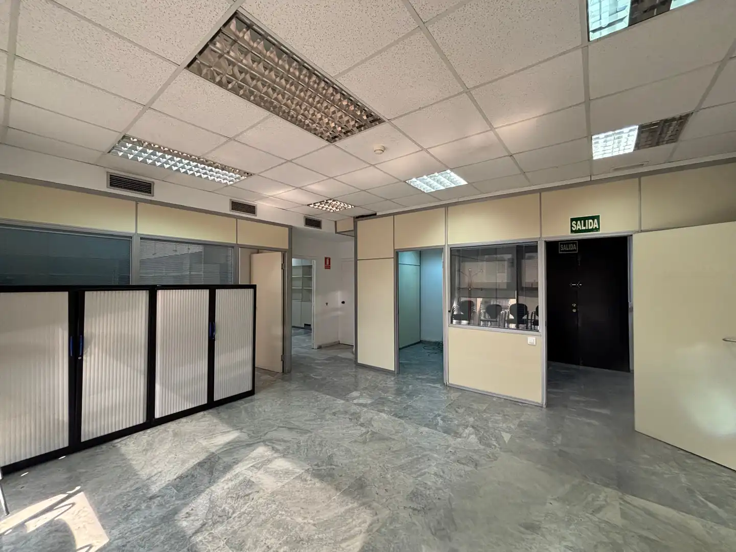 Büro zur Miete in Sevilla mit Klimaanlage, Heizung und Internet