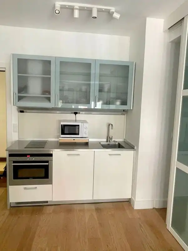 Cocina de Estudio de alquiler en Madrid con Aire acondicionado, Parquet y Amueblado