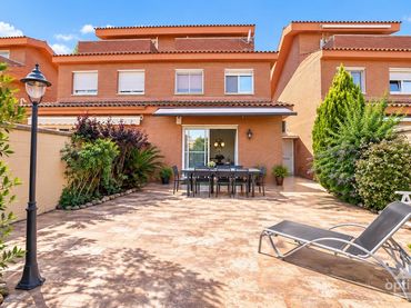 Maison mitoyenne avec balcon à vendre à Calle VELERS DELS