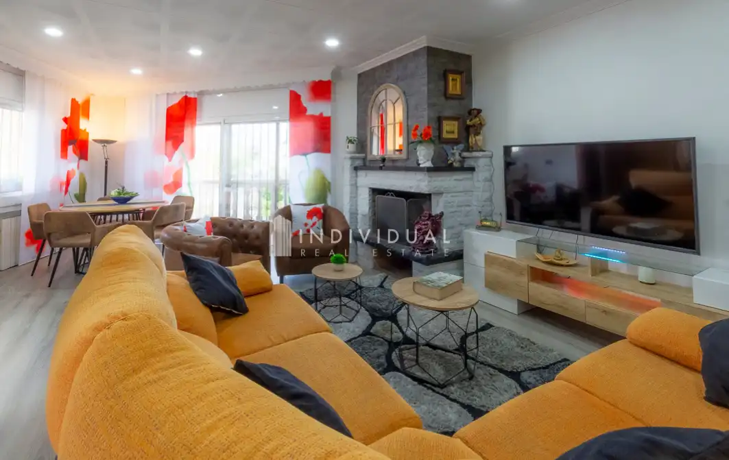 Sala d'estar de Casa o xalet en venda en Santa Eulàlia de Ronçana amb Aire condicionat, Jardí privat i Parquet