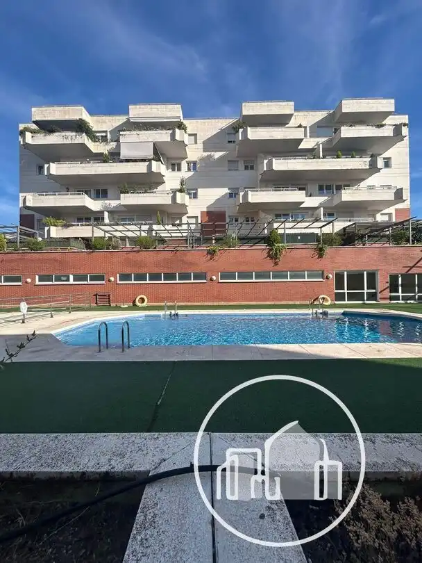 Swimming pool of Flat for rent in La Moraleja  with Air Conditioner, Heating and Private garden