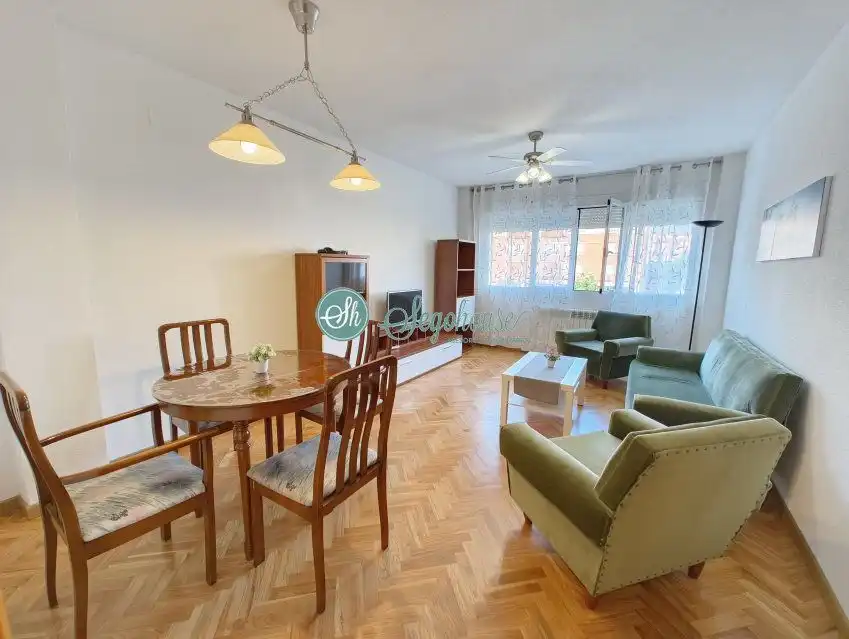 Wohnzimmer von Wohnung zur Miete in Segovia mit Heizung, Parkett und Terrasse