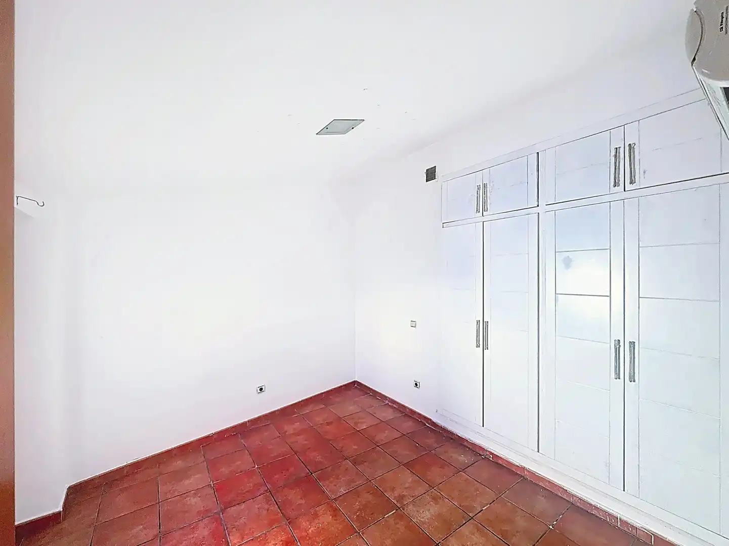 Dormitori de Casa o xalet en venda en Oliva amb Aire condicionat, Terrassa i Balcó