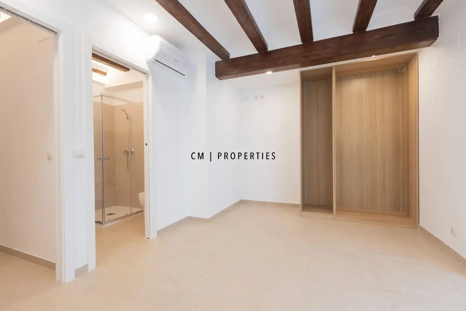 Bedroom of Flat for sale in Valencia  with Air Conditioner, Heating and Swimming Pool