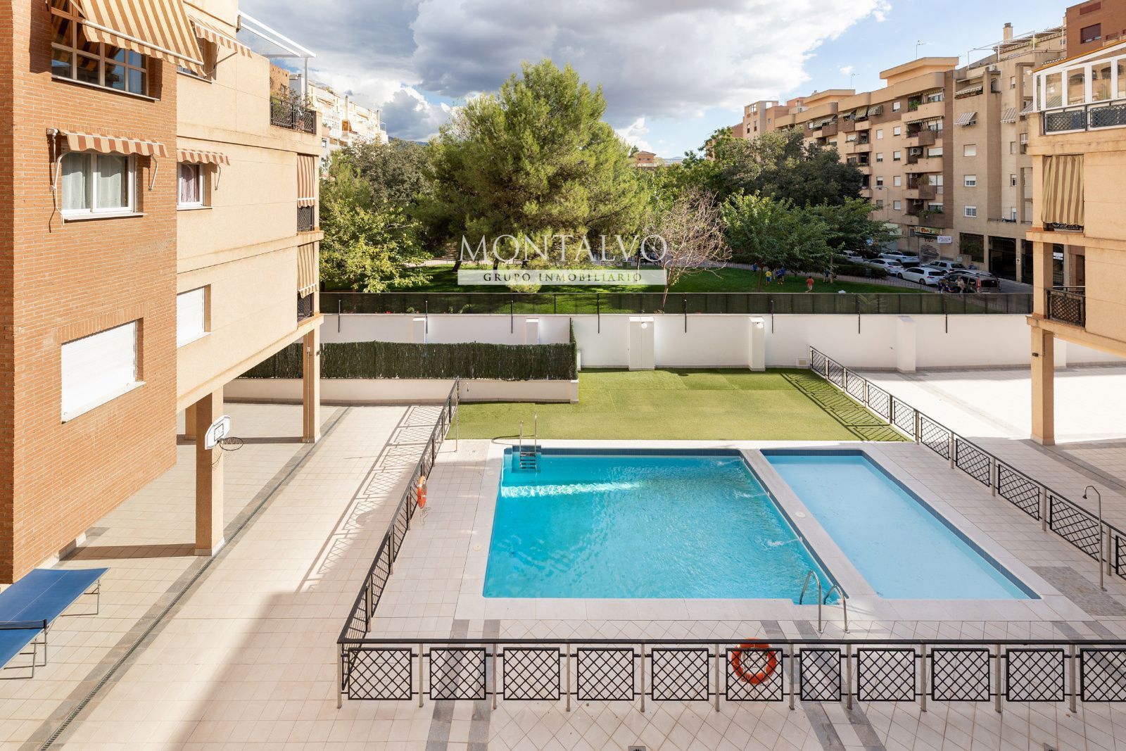 Piscina de Pis de lloguer en  Granada Capital amb Aire condicionat, Calefacció i Terrassa