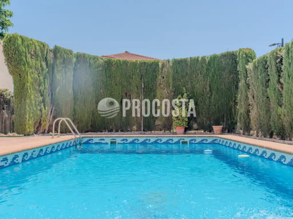 Piscina de Casa o xalet en venda en Fuente Vaqueros amb Aire condicionat, Jardí privat i Terrassa
