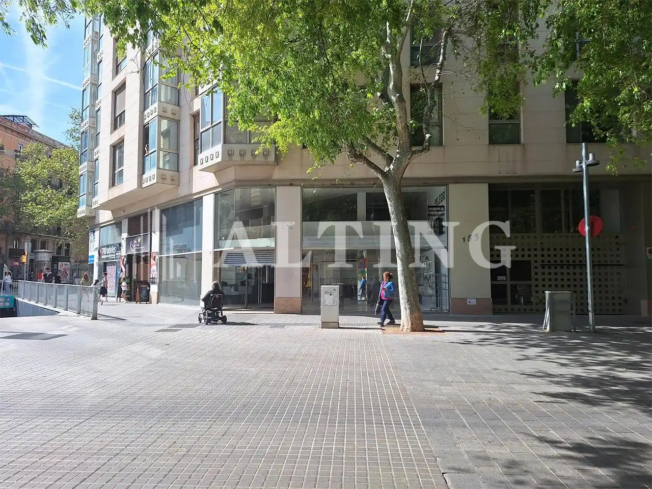 Vista exterior de Local de alquiler en Barcelona con Aire acondicionado