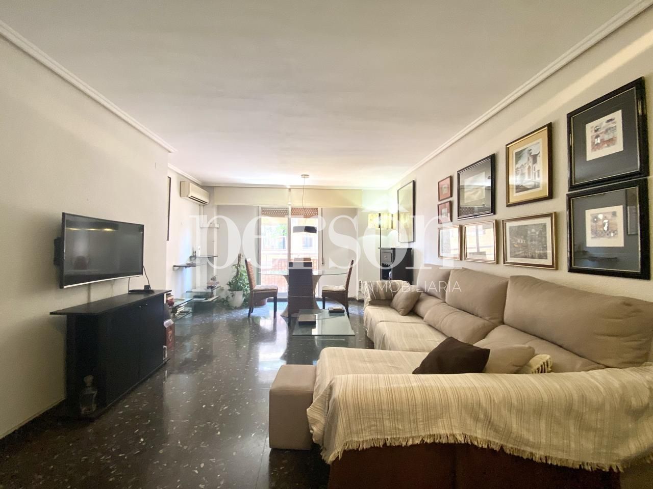 Sala de estar de Piso en venta en  Valencia Capital con Aire acondicionado, Amueblado y Balcón