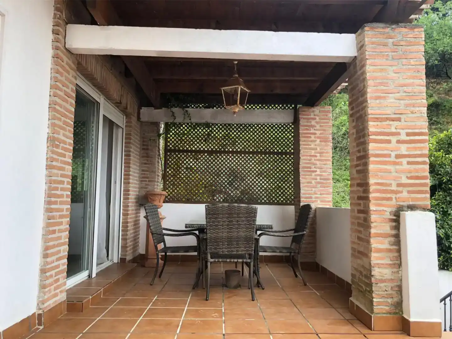 Terrasse von Einfamilien-Reihenhaus zur Miete in Almuñécar mit Schwimmbad