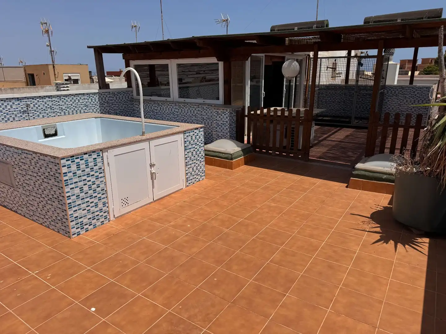 Terrassa de Casa adosada en venda en Roquetas de Mar amb Aire condicionat, Terrassa i Traster
