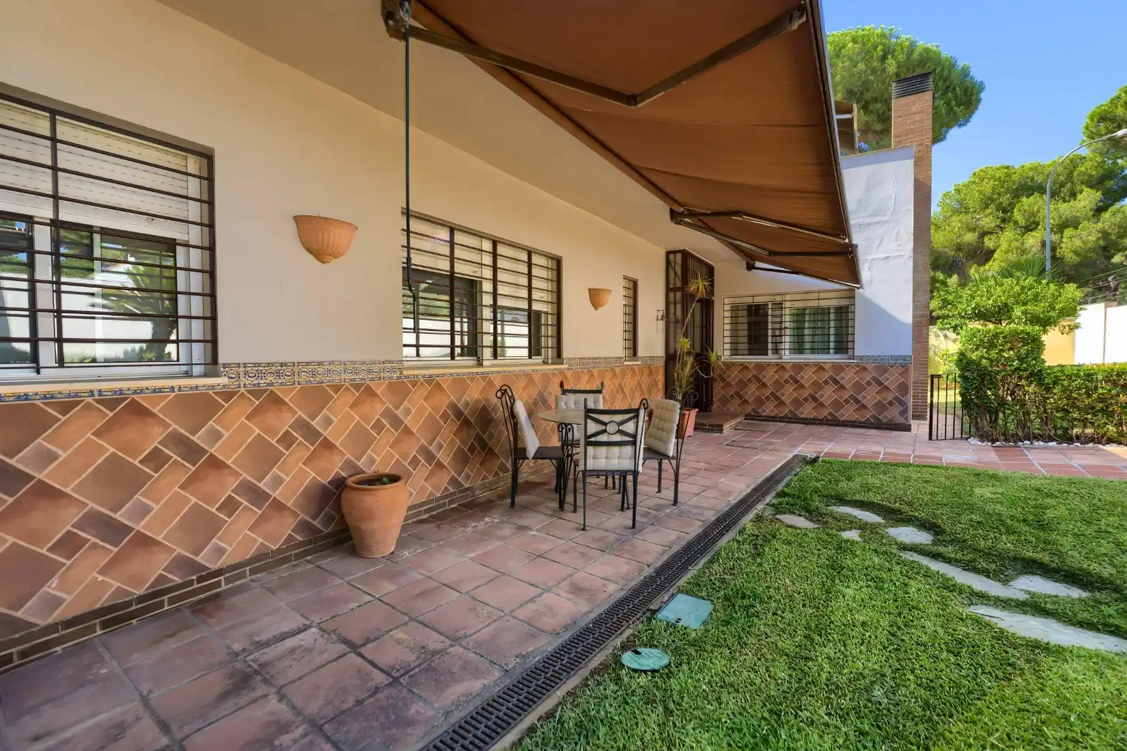 Terrassa de Casa o xalet en venda en Alcalá de Guadaira amb Aire condicionat, Calefacció i Jardí privat