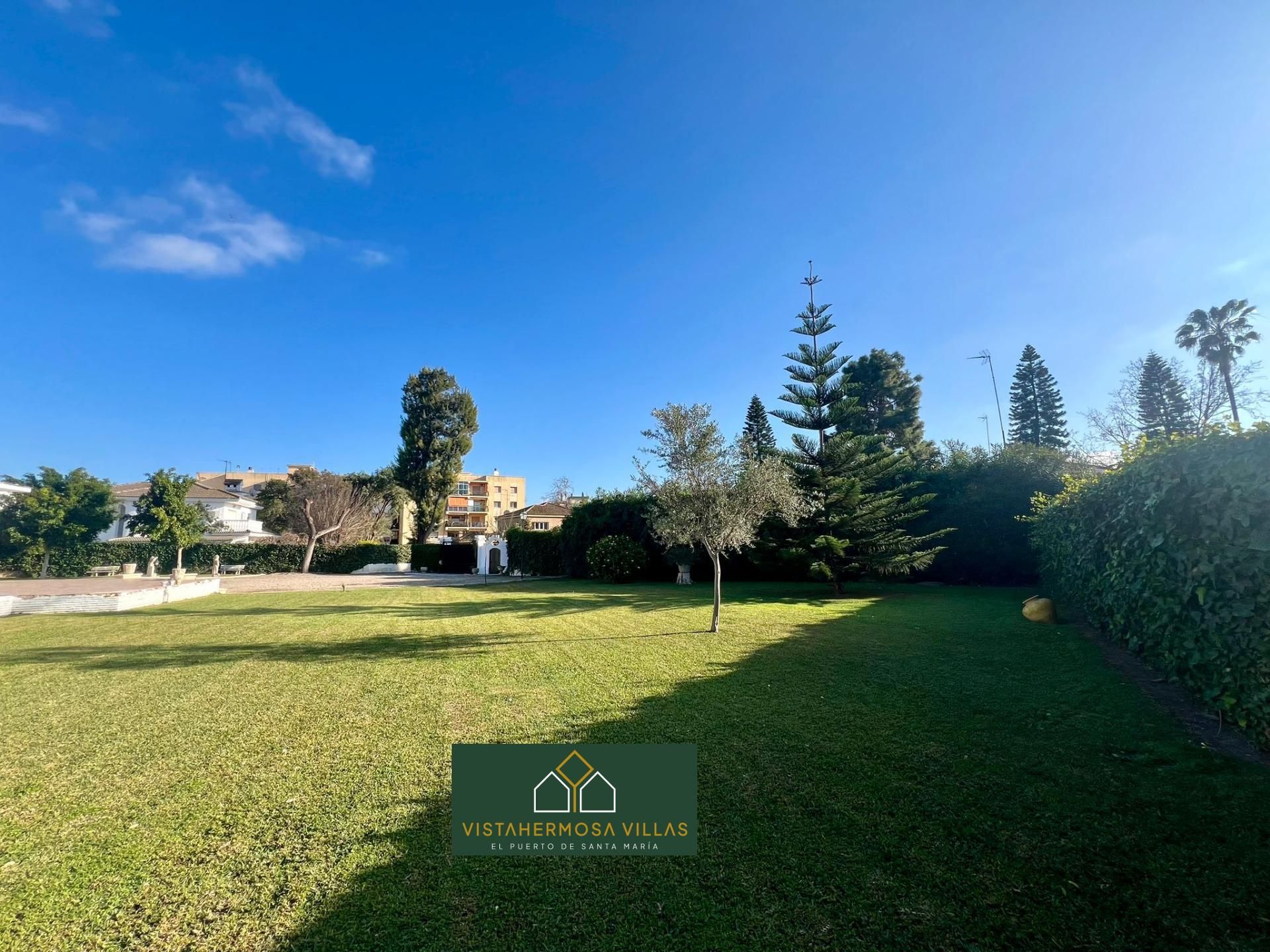 Vista exterior de Casa o xalet en venda en El Puerto de Santa María amb Aire condicionat, Calefacció i Jardí privat