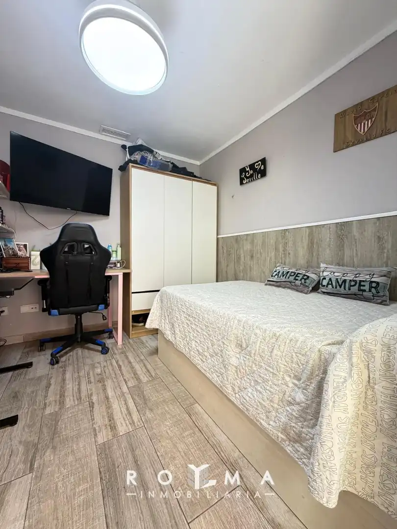 Dormitori de Casa adosada en venda en Dos Hermanas amb Aire condicionat i Traster