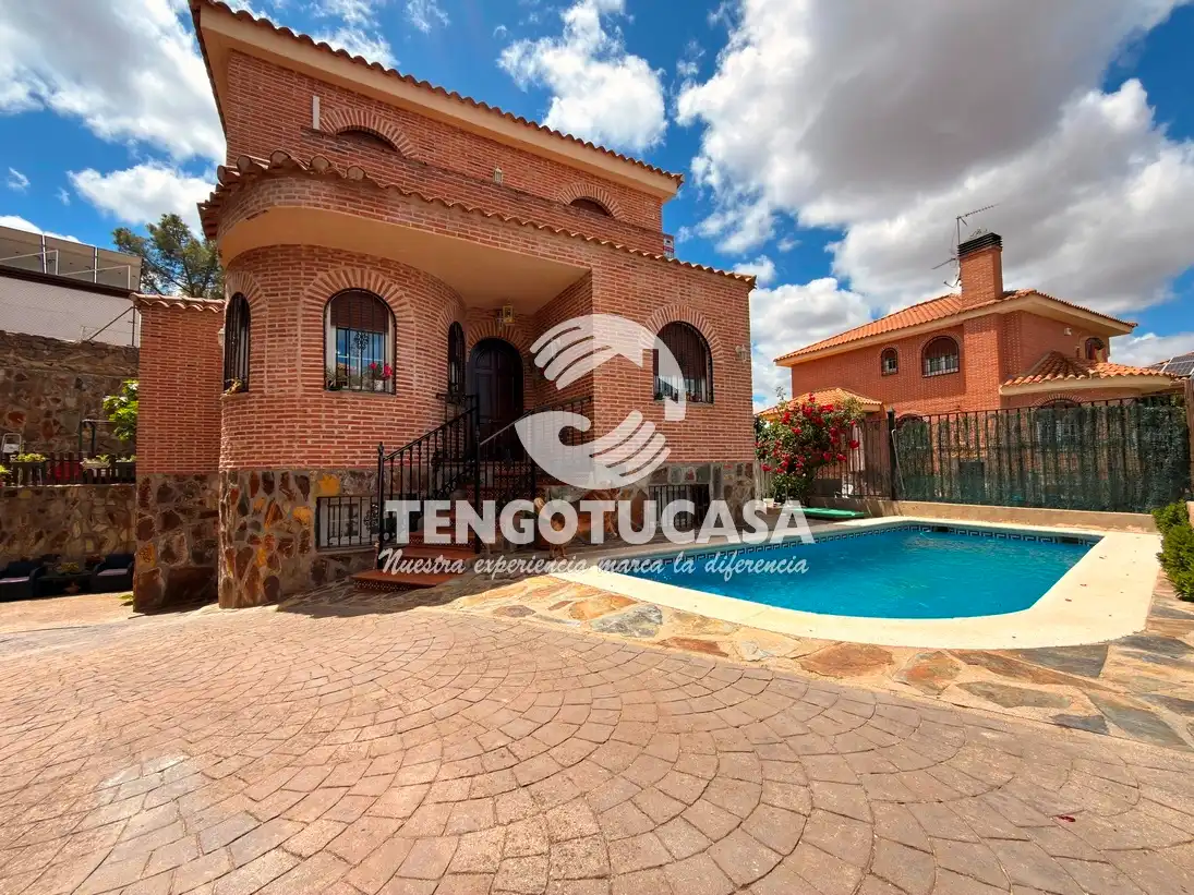 Exterior view of Houses for sale in Bargas  with Air Conditioner, Heating and Private garden