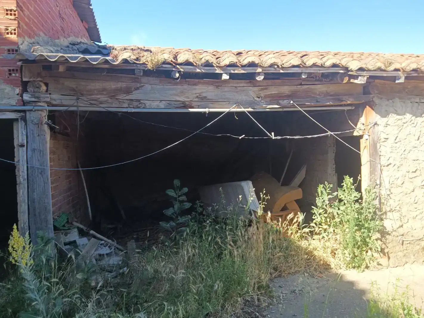 Vista exterior de Planta baja en venta en Valdepolo, León