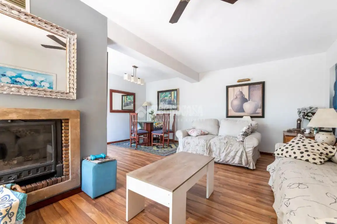 Sala de estar de Casa adosada en venta en Las Rozas de Madrid con Aire acondicionado, Calefacción y Terraza