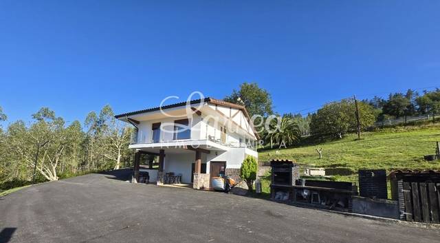 Casa-chalet en Venta en Muxika