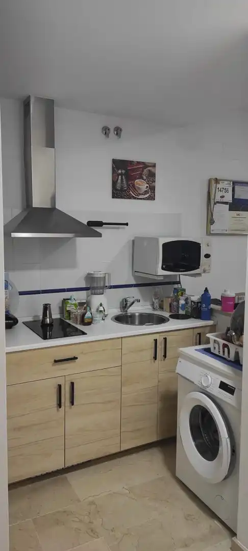 Küche von Wohnung zum Verkauf in Sanlúcar la Mayor mit Klimaanlage, Heizung und Abstellraum