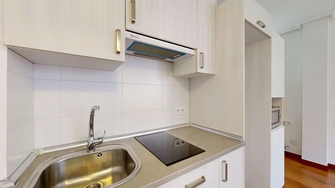 Cuina de Pis de lloguer en Madrid amb Calefacció i Terrassa