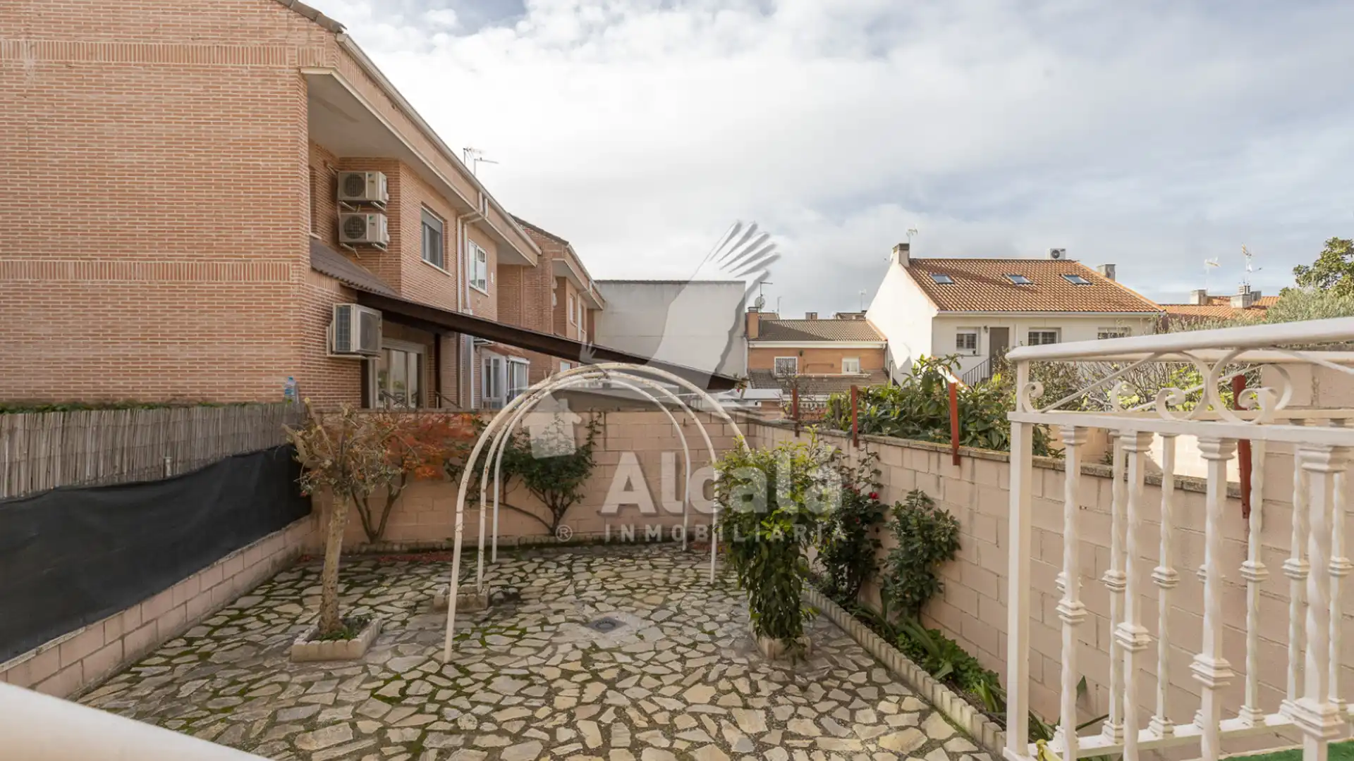 Vista exterior de Casa o chalet en venta en Loeches con Aire acondicionado, Calefacción y Jardín privado