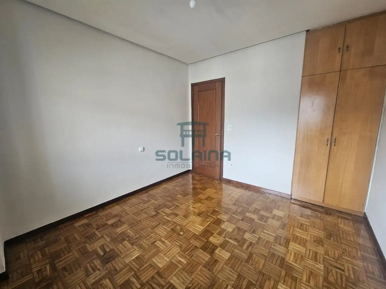 Schlafzimmer von Wohnung zur Miete in Ourense Capital  mit Heizung, Parkett und Abstellraum