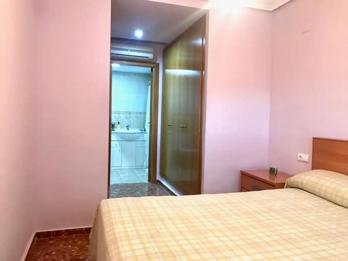 Habitación de Piso de alquiler en Manises con Aire acondicionado, Calefacción y Amueblado