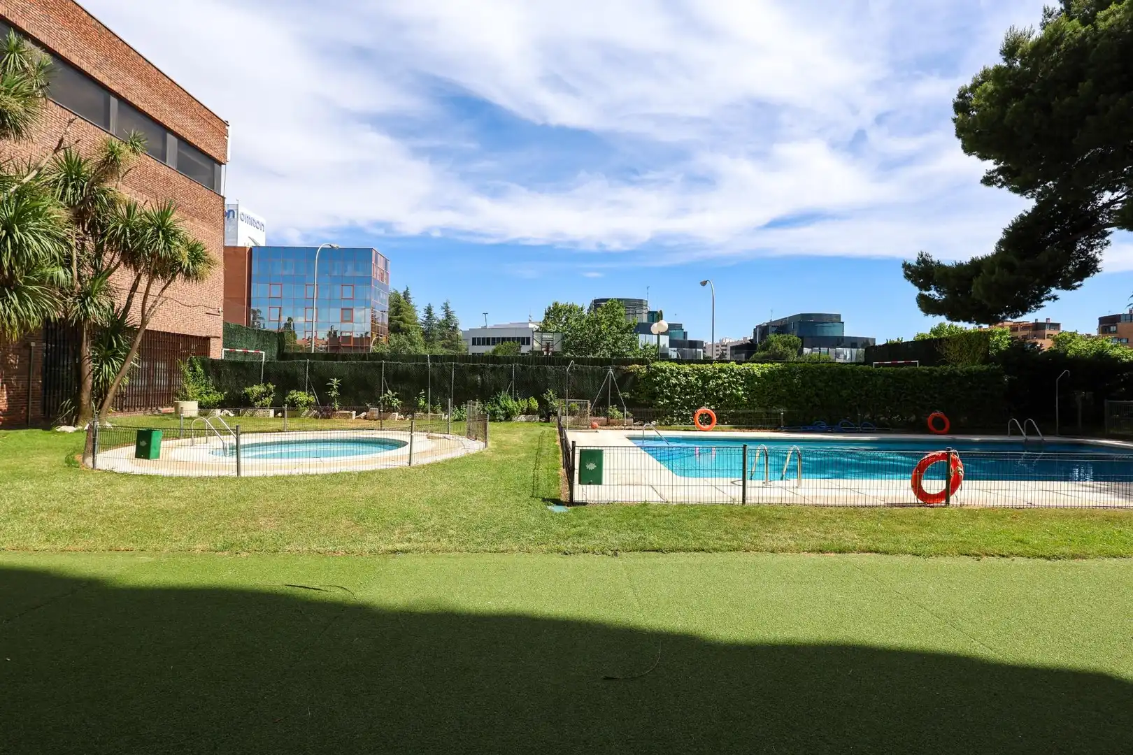 Piscina de Apartament de lloguer en Madrid amb Aire condicionat, Calefacció i Parquet