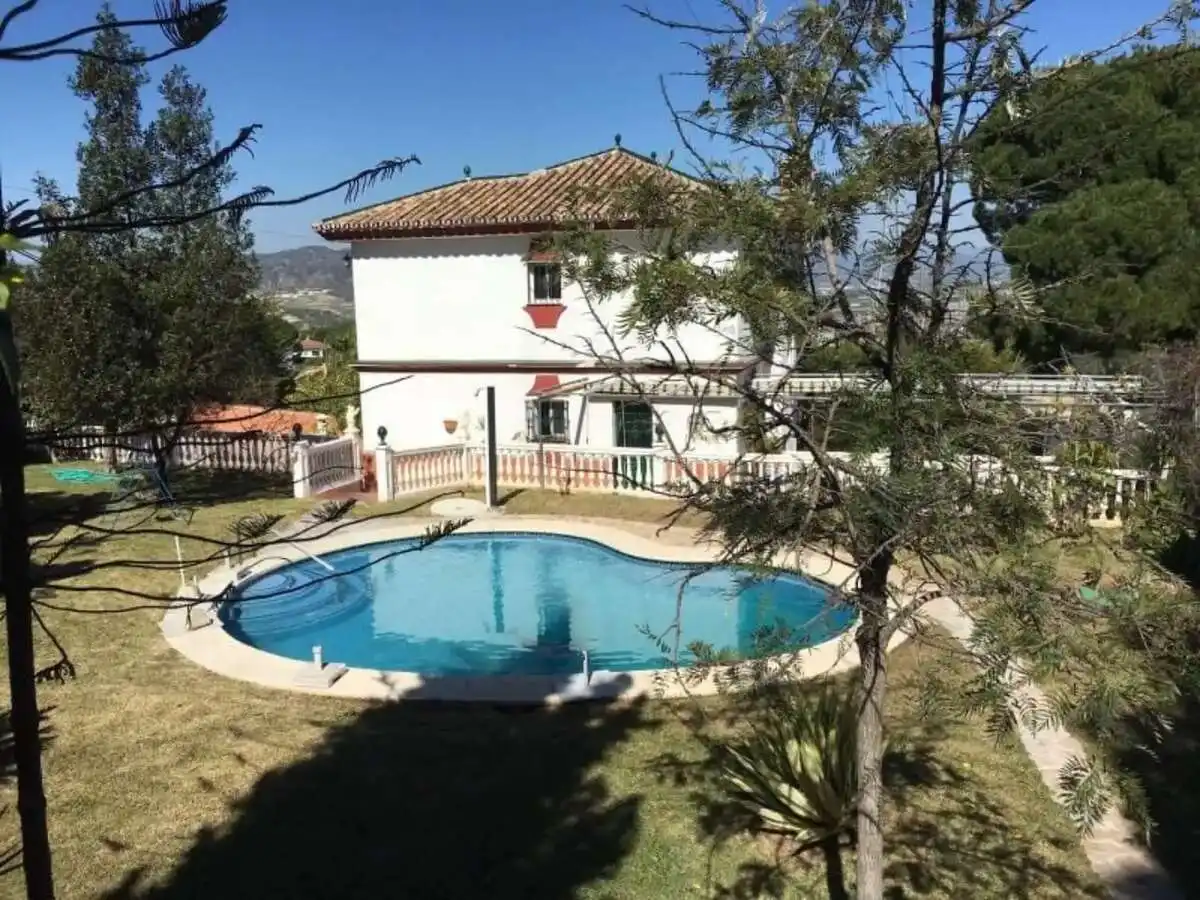 Jardí de Casa o xalet en venda en Alhaurín de la Torre amb Jardí privat, Terrassa i Traster