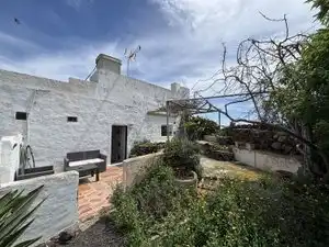 Vista exterior de Casa o chalet en venta en Haría con Jardín privado, Terraza y Amueblado