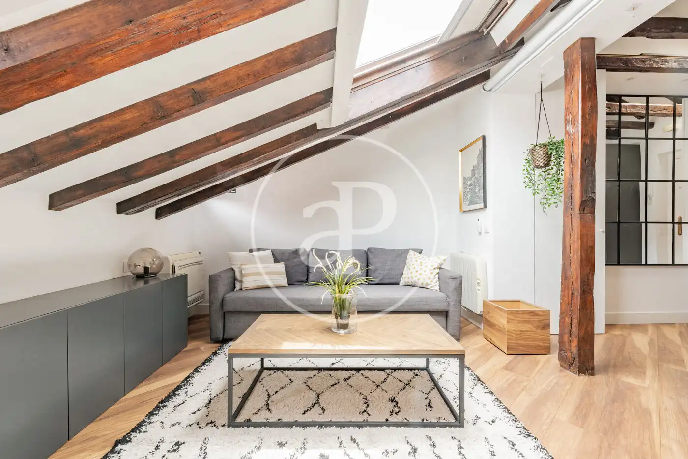 Wohnzimmer von Dachboden zum Verkauf in Madrid mit Klimaanlage, Heizung und Abstellraum