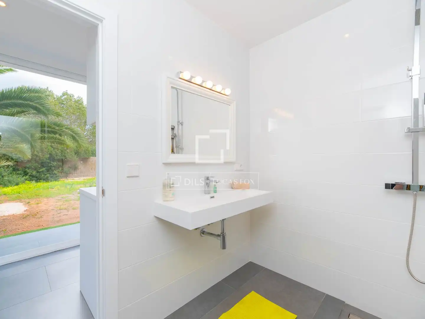 Bathroom of Houses for sale in Santa Eulària des Riu  with Air Conditioner, Heating and Terrace