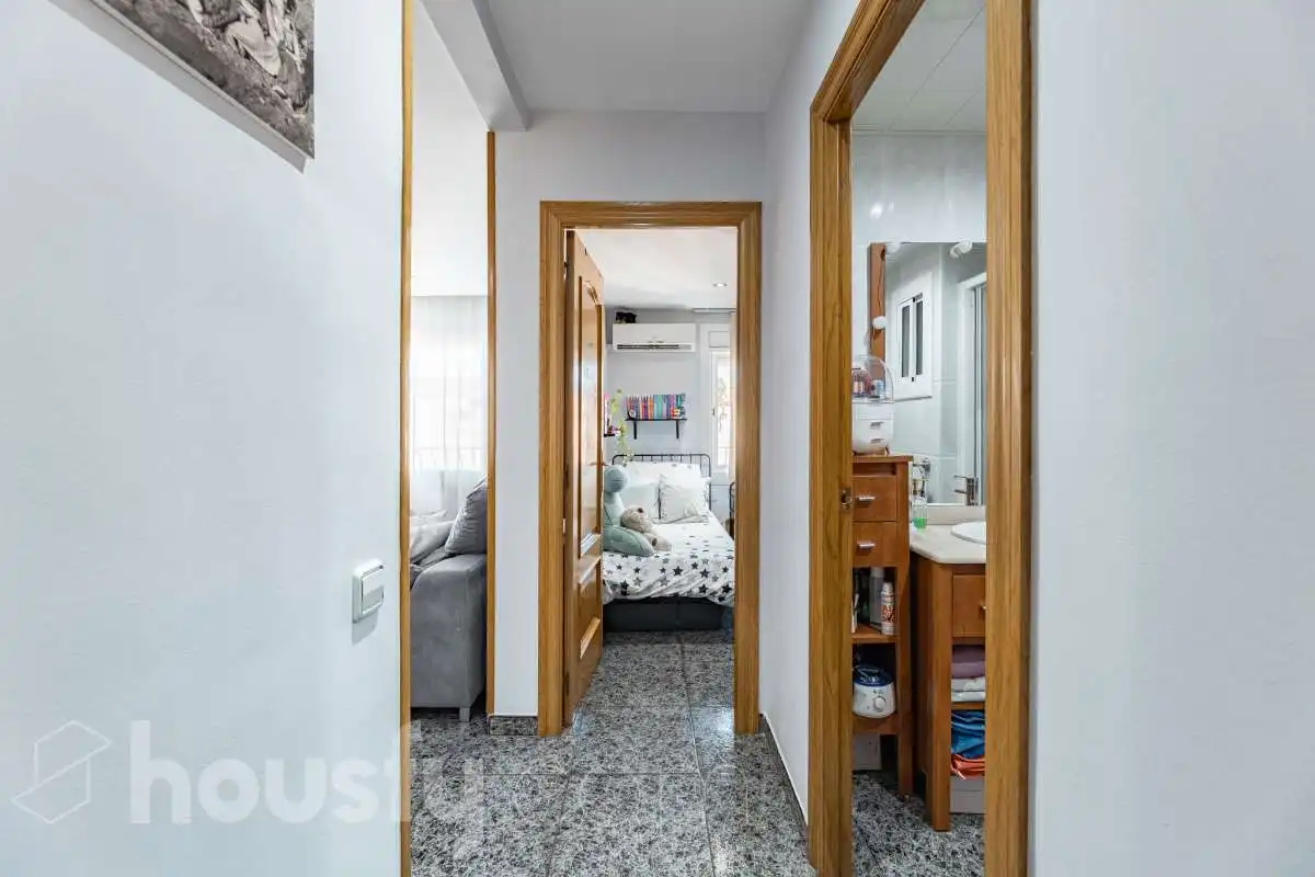Flat for sale in Sabadell  with Air Conditioner, Heating and Furnished