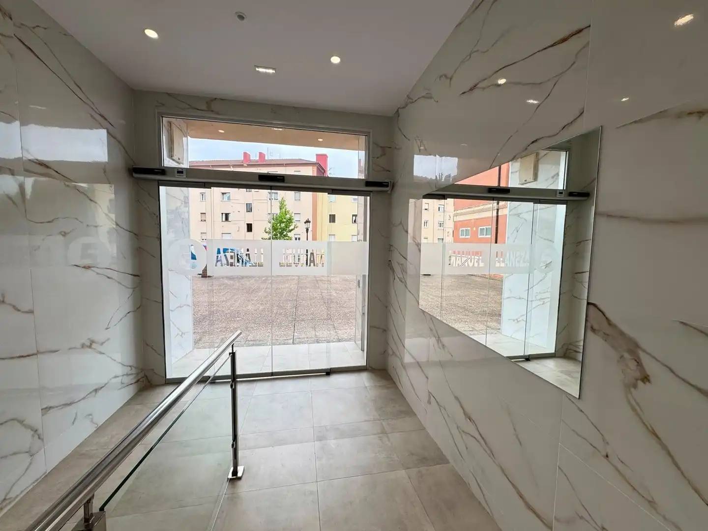 Piso en venta en Oviedo  con Calefacción, Terraza y Trastero