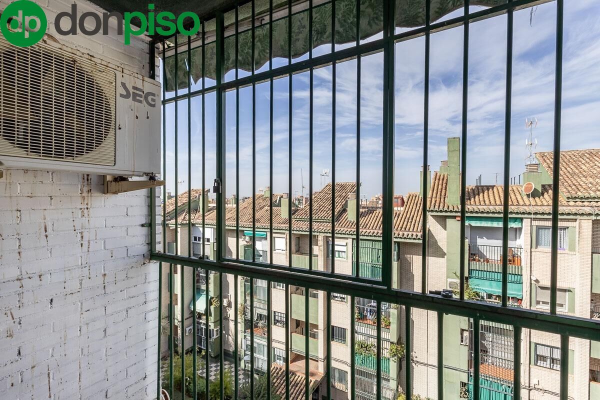 Exterior view of Flat for sale in  Granada Capital  with Air Conditioner, Heating and Terrace