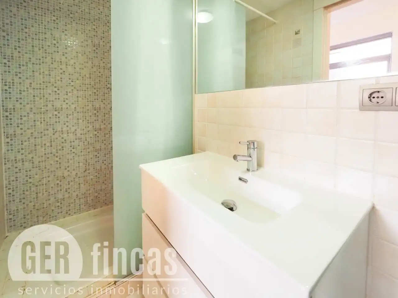Badezimmer von Maisonette zum Verkauf in Terrassa mit Klimaanlage, Heizung und Parkett