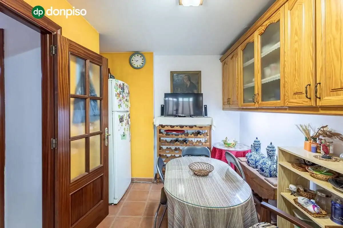 Casa aparellada amb terrassa en venda a Camino CEMENTERIO, imagen 15