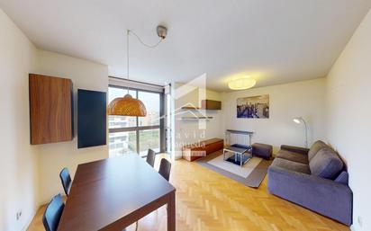 Living room of Flat to rent in  Madrid Capital  with Air Conditioner, Heating and Parquet flooring