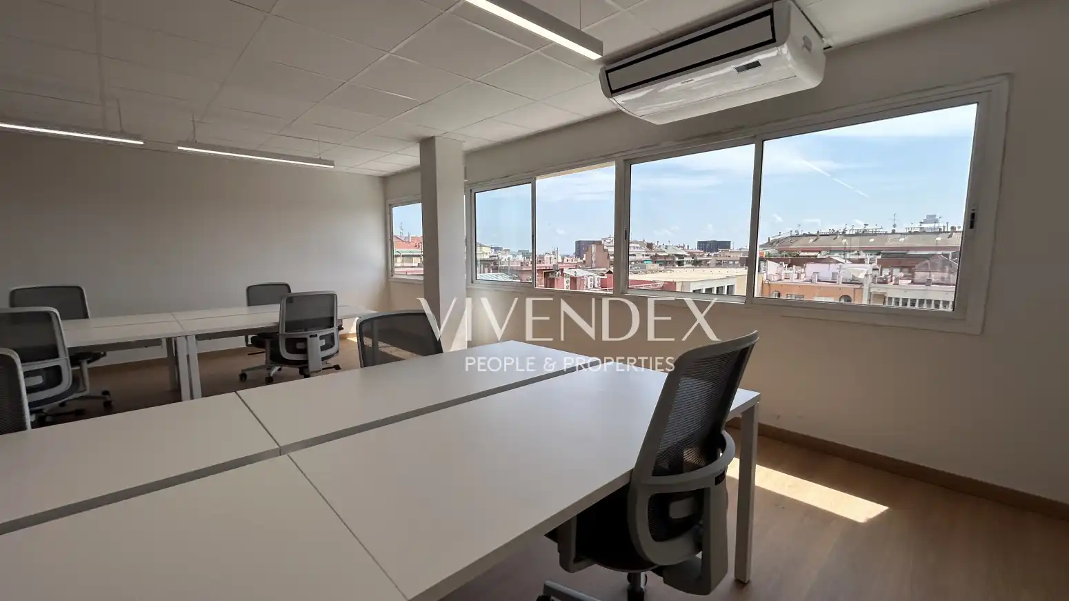 Oficina de alquiler en Barcelona con Calefacción, Terraza y Amueblado