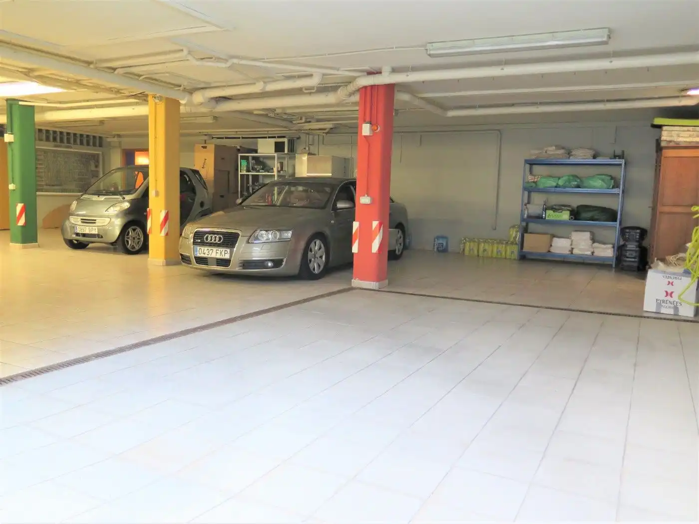 Parking of Houses for sale in L'Escala  with Air Conditioner, Heating and Private garden