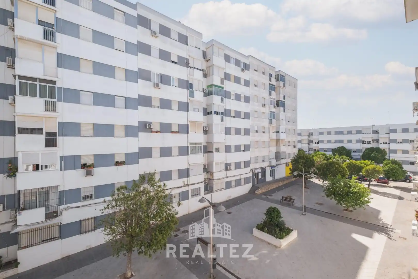 Vista exterior de Pis en venda en Jerez de la Frontera amb Alarma