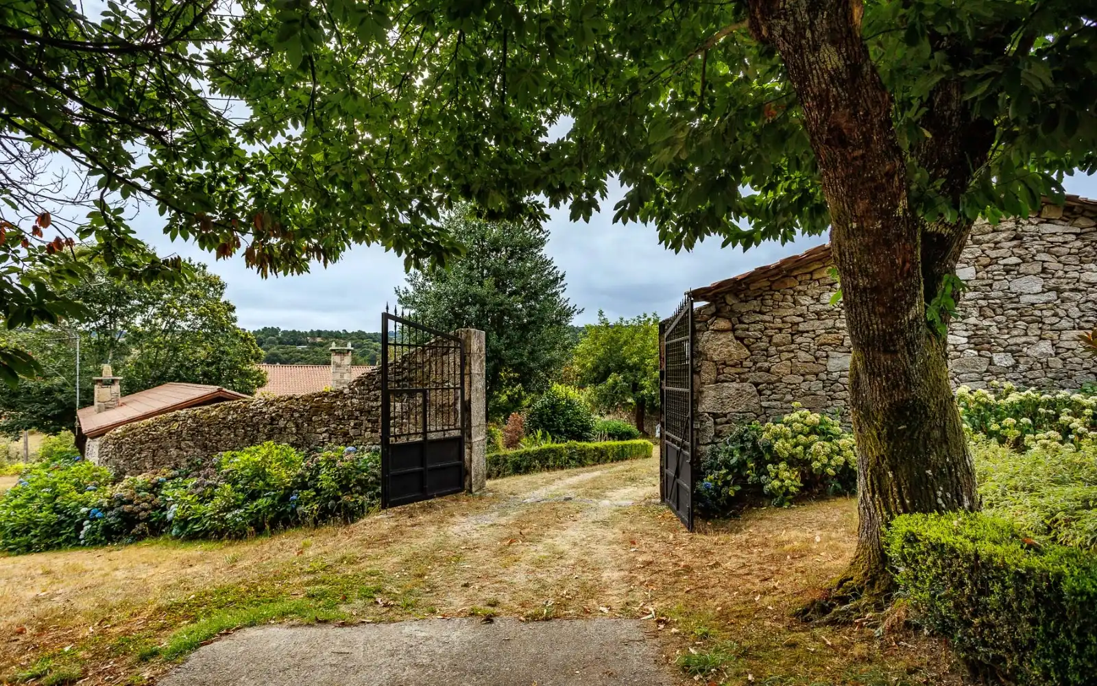 Jardí de Finca rústica en venda en Chantada amb Aire condicionat, Calefacció i Jardí privat