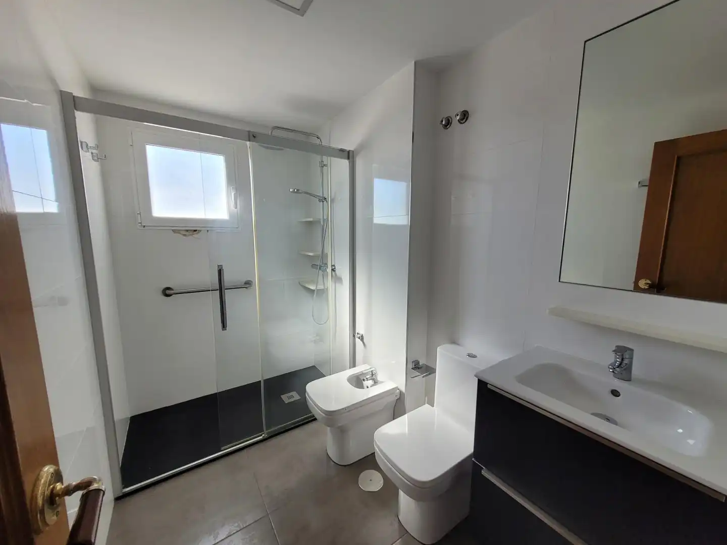 Bany de Apartament en venda en Alicante / Alacant amb Calefacció, Jardí privat i Terrassa