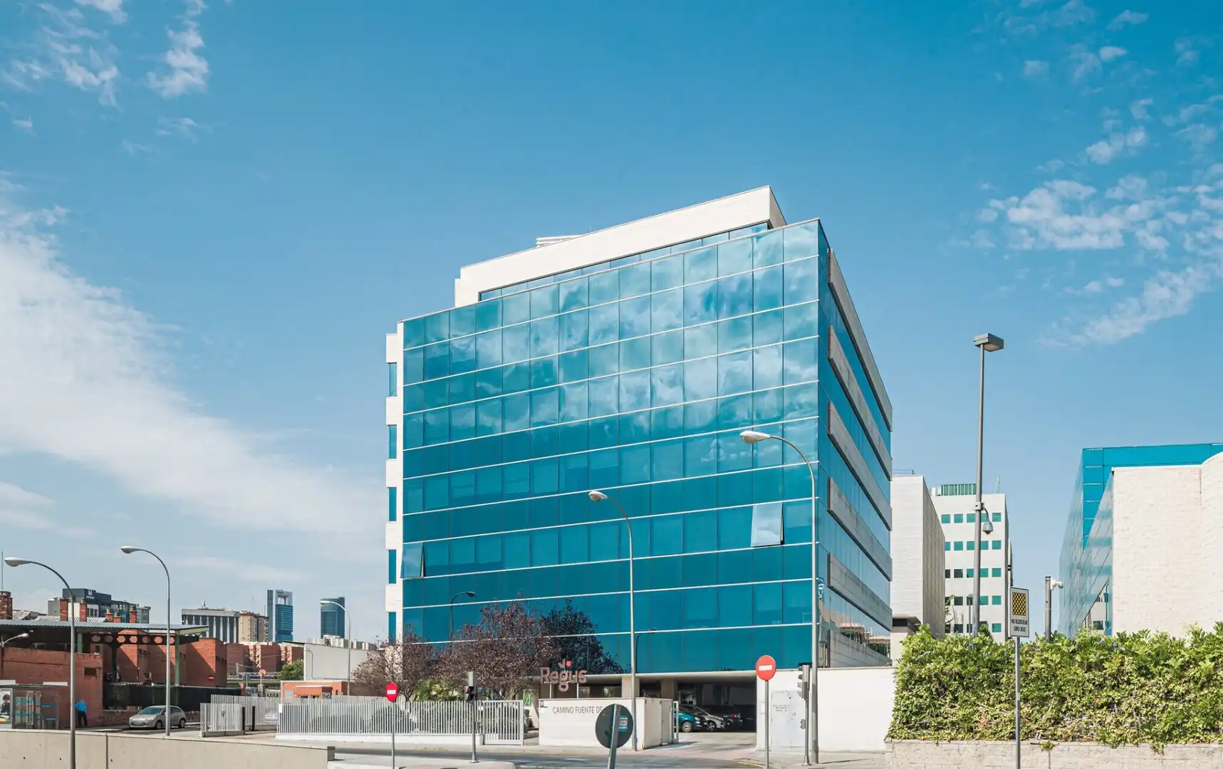 Außenansicht von Büro zur Miete in Madrid mit Klimaanlage und Heizung